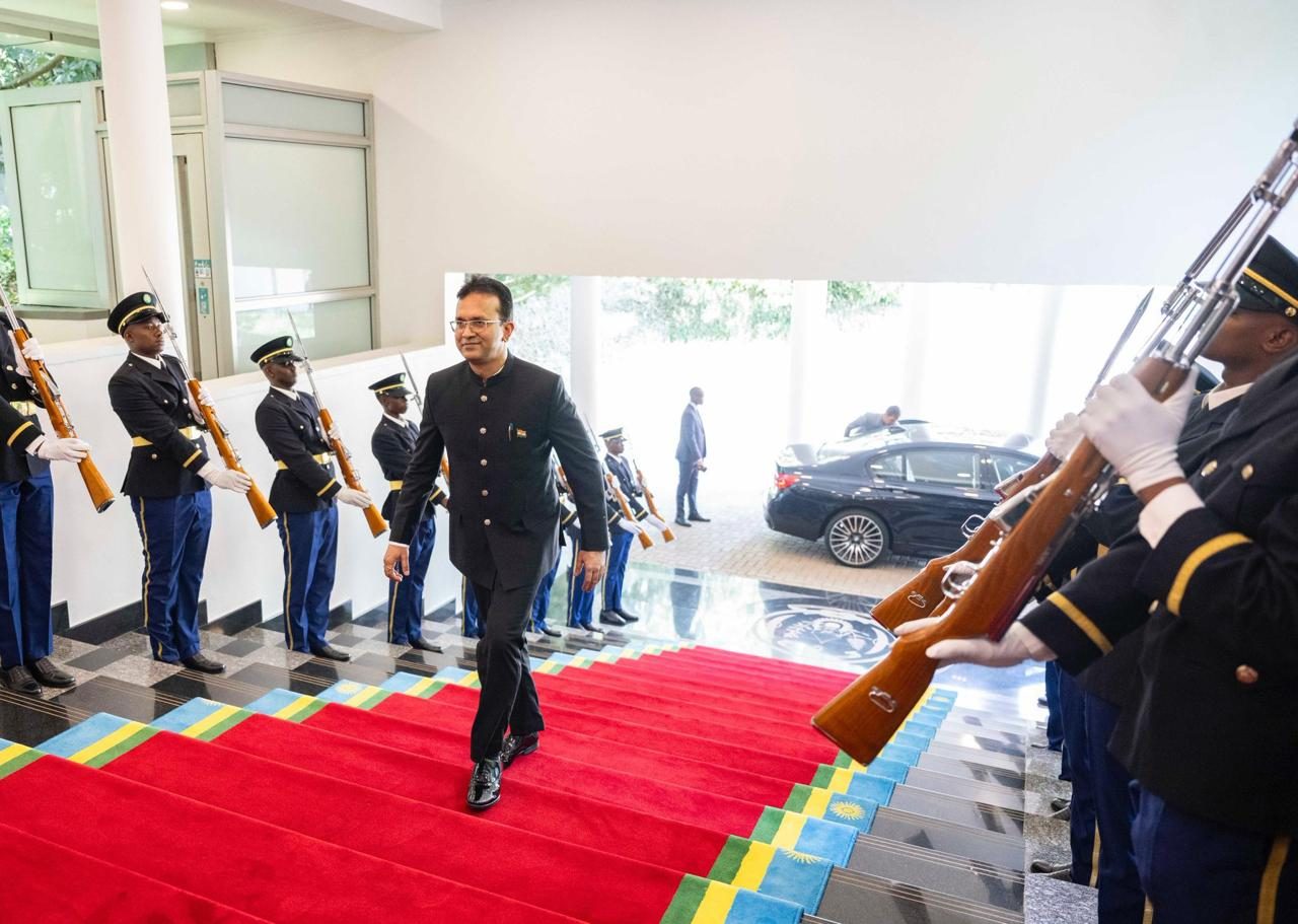 Guard of honour for High Commissioner Mridu Pawan Das at the presentation of his Letter of Credence